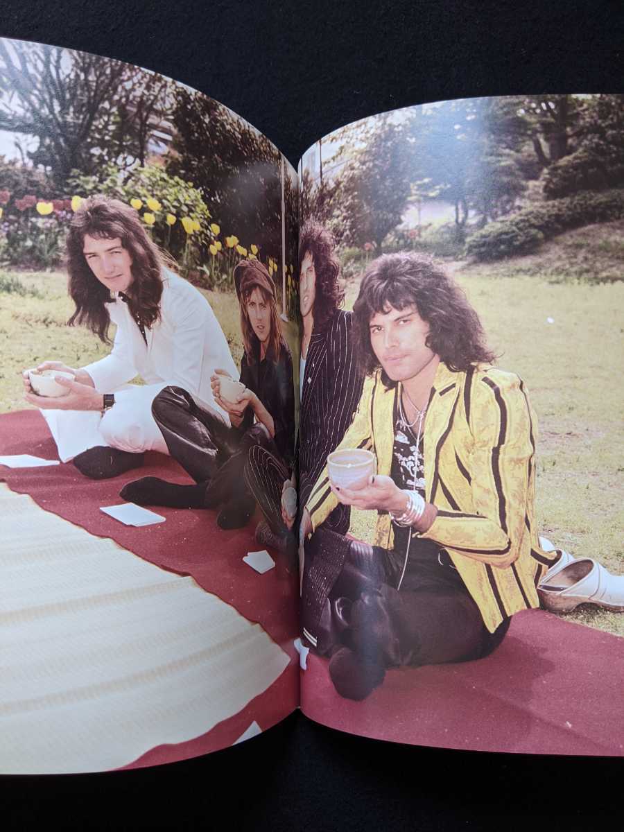 フォトライブラリーシリーズ　クイーン　QUEEN 1975年　76年　来日　未公開ショット　オペラ座の夜　写真集 長谷部宏 帯付き　初版本　希少_画像2