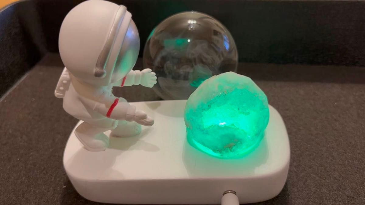 宇宙飛行士 の ライト台座 天然石水晶ジオードドーム ガラス彫刻スフィア インテリア3点セット