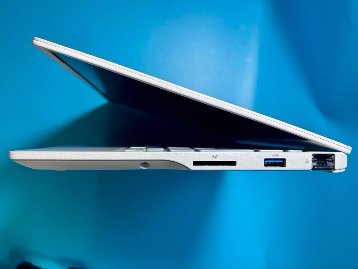 富士通 UH08/E3 Core i7 1165G7 SSD 2TB(新品) Windows11 富士通 UH08/E3 Core i7 1165G7 SSD 2TB(新品) Windows11