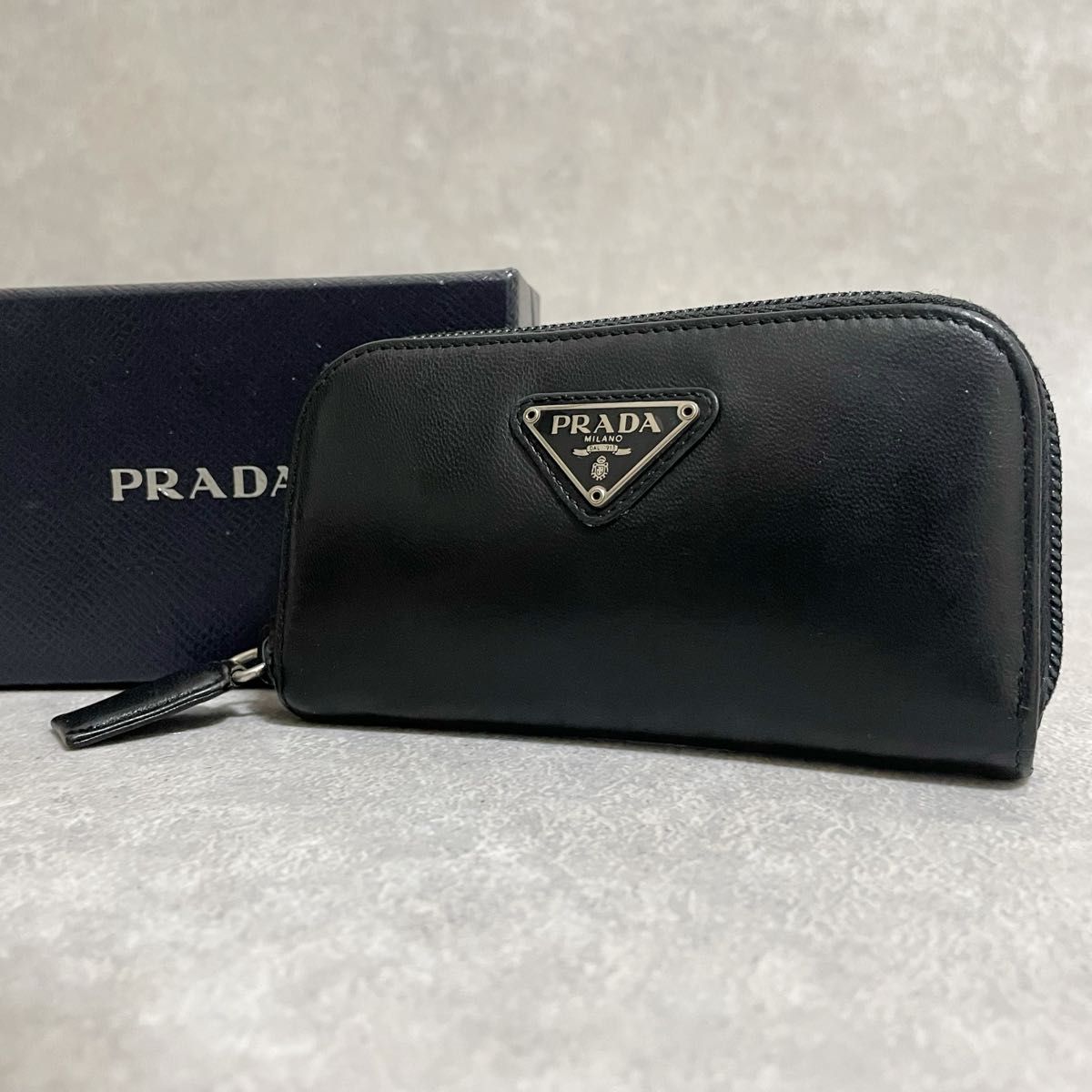 希少 PRADA プラダ ラウンドジップ キーケース 6連 レザー 希少 PRADA プラダ ラウンドジップ キーケース 6連 レザー