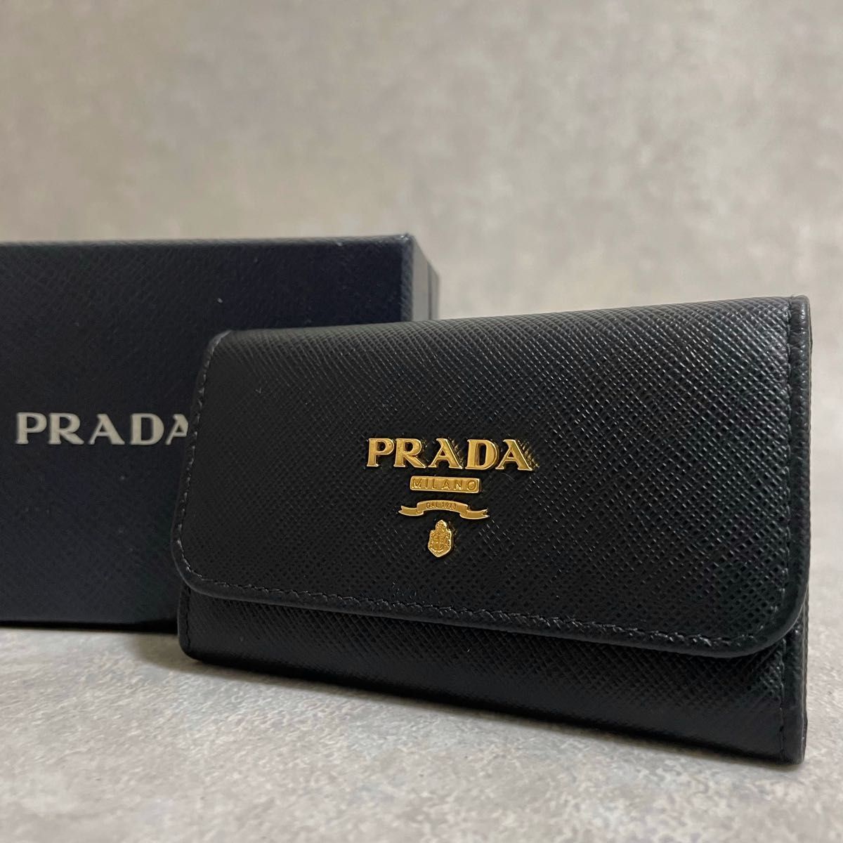 新品未使用 PRADA プラダ サフィアーノレザー キーケース 6連 新品未使用 PRADA プラダ サフィアーノレザー キーケース 6連