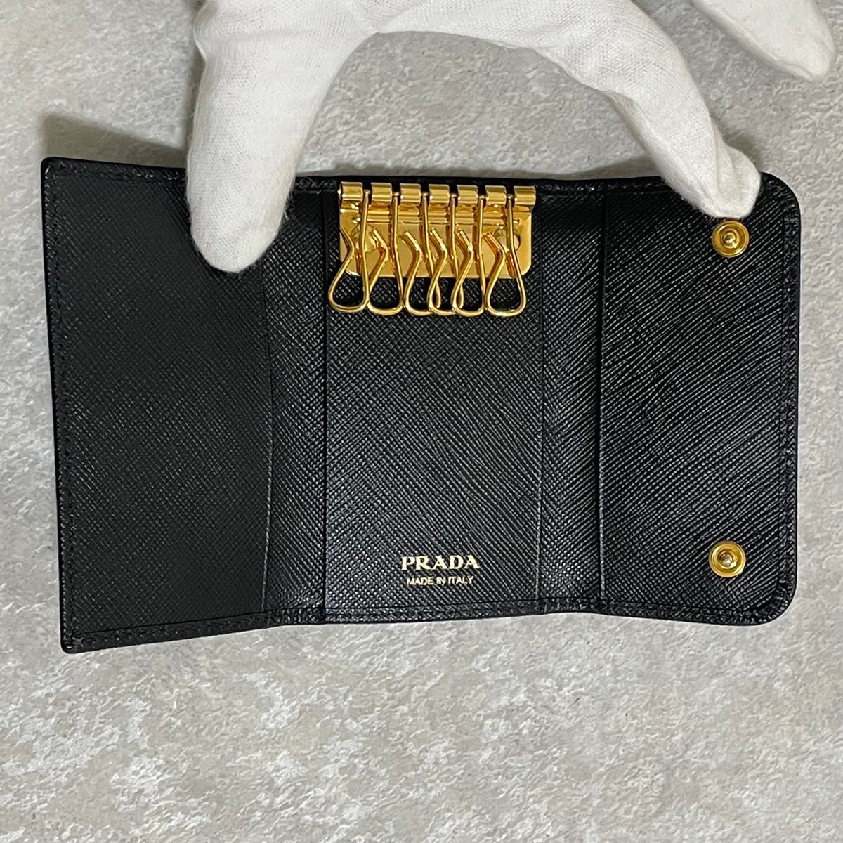 新品未使用 PRADA プラダ サフィアーノレザー キーケース 6連 新品未使用 PRADA プラダ サフィアーノレザー キーケース 6連