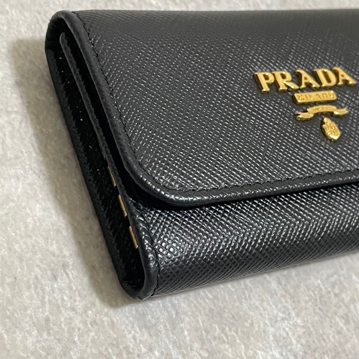 新品未使用 PRADA プラダ サフィアーノレザー キーケース 6連 新品未使用 PRADA プラダ サフィアーノレザー キーケース 6連