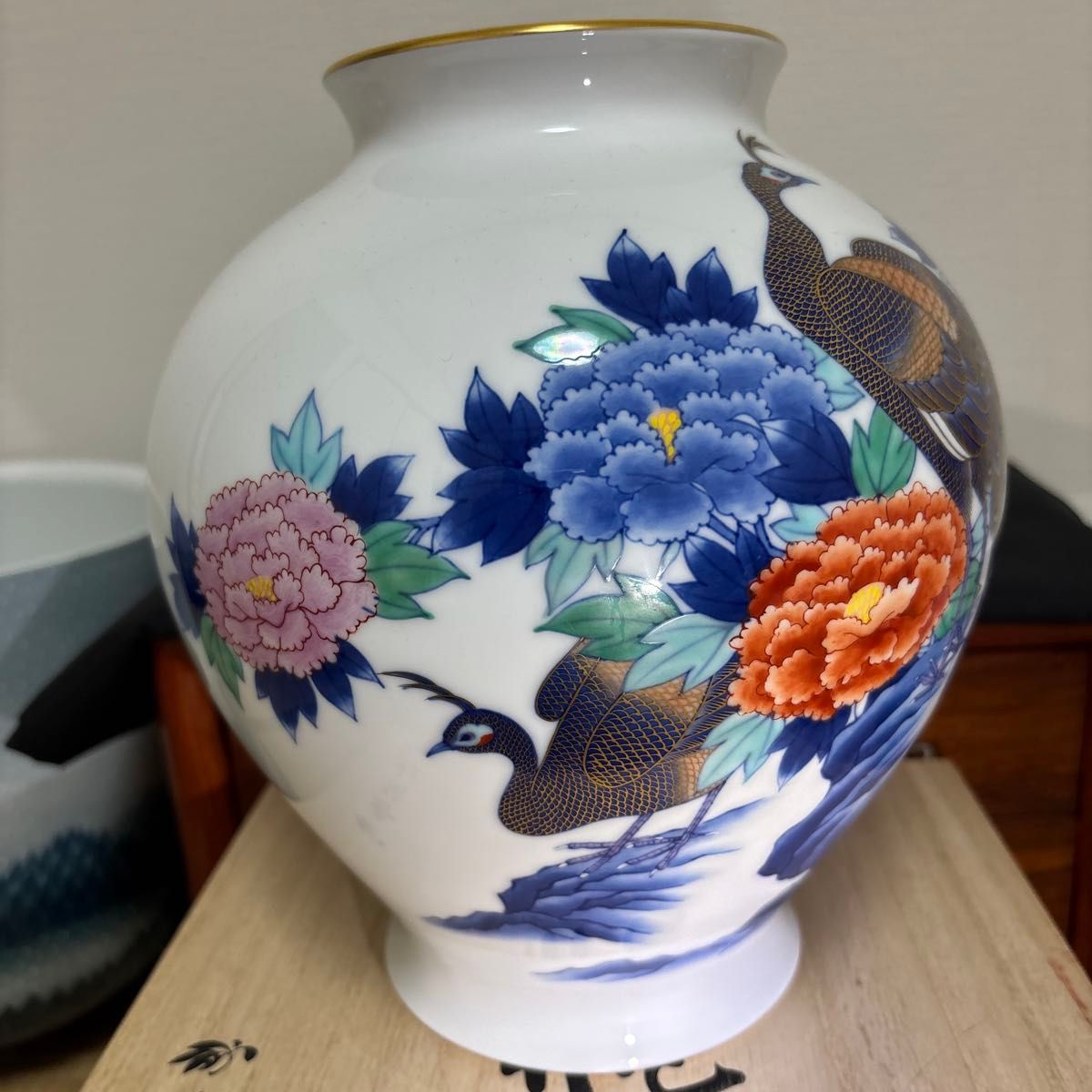 香蘭社 オールド香蘭社 花瓶 染錦孔雀牡丹 磁器 金彩 花器 花入 香蘭社 オールド香蘭社 花瓶 染錦孔雀牡丹 磁器 金彩 花器 花入