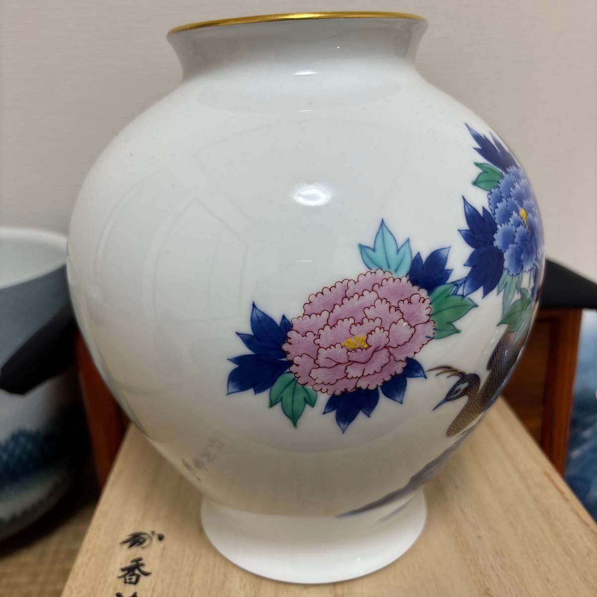 香蘭社 オールド香蘭社 花瓶 染錦孔雀牡丹 磁器 金彩 花器 花入 香蘭社 オールド香蘭社 花瓶 染錦孔雀牡丹 磁器 金彩 花器 花入