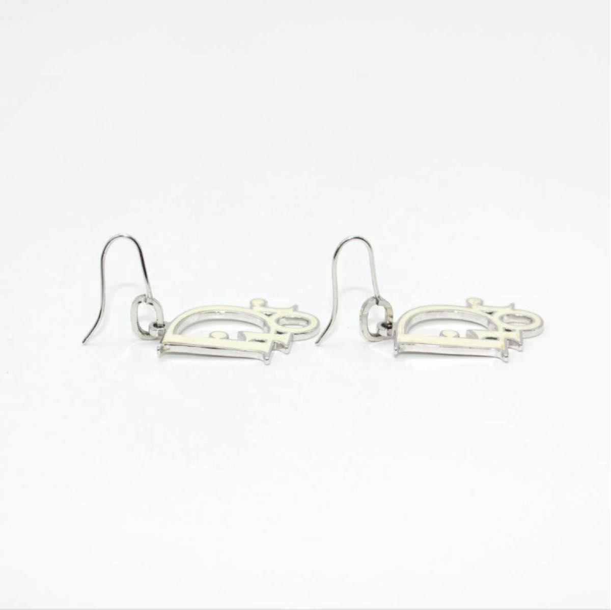 美品 Christian Dior ディオール ロゴ シルバー ピアス|Yahoo 美品 Christian Dior ディオール ロゴ シルバー ピアス|Yahoo
