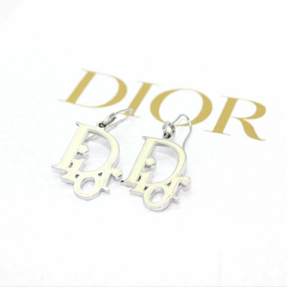 美品 Christian Dior ディオール ロゴ シルバー ピアス|Yahoo 美品 Christian Dior ディオール ロゴ シルバー ピアス|Yahoo