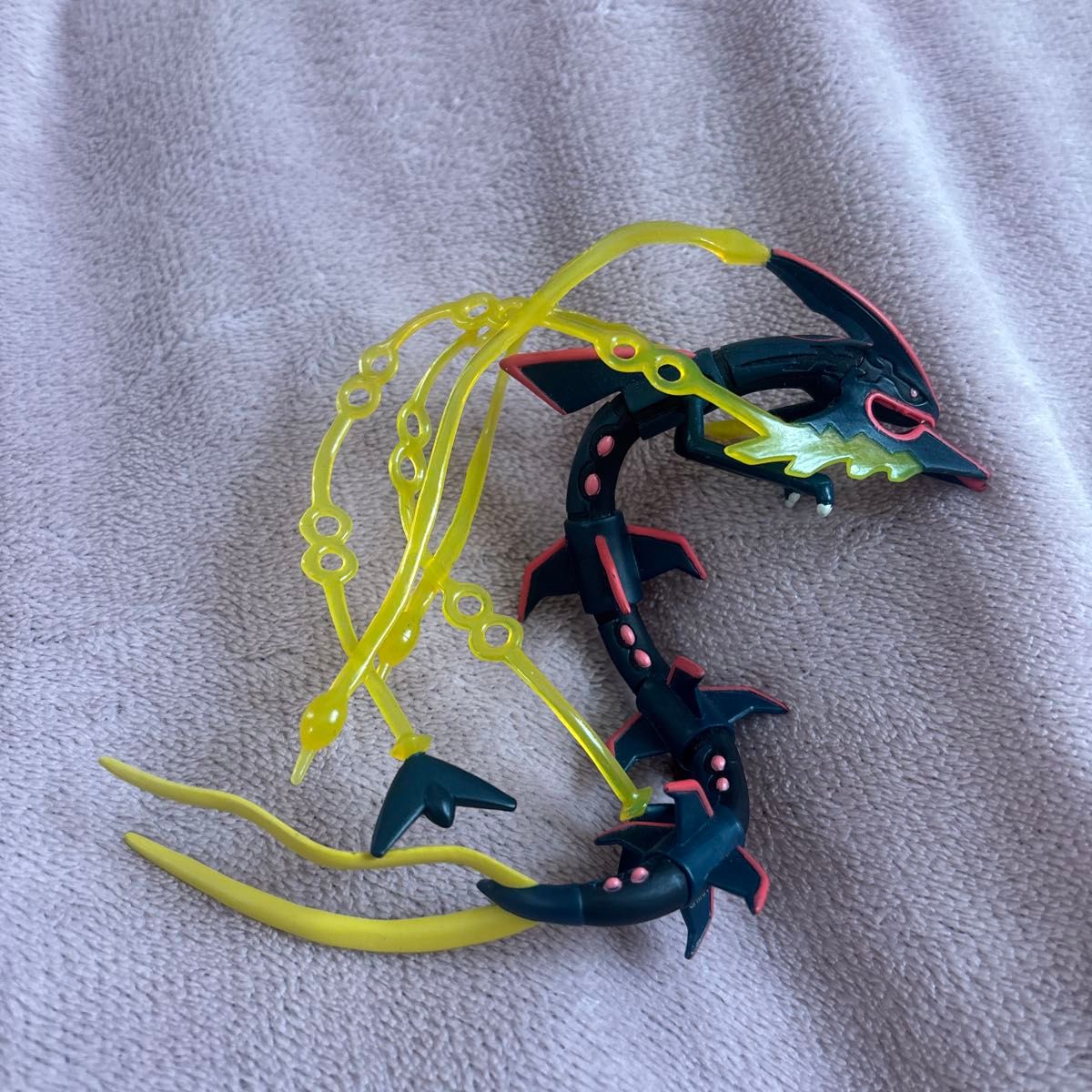 ポケモン モンコレ 当選品 黒いメガレックウザ ミュウ ポケモン モンコレ 当選品 黒いメガレックウザ ミュウ