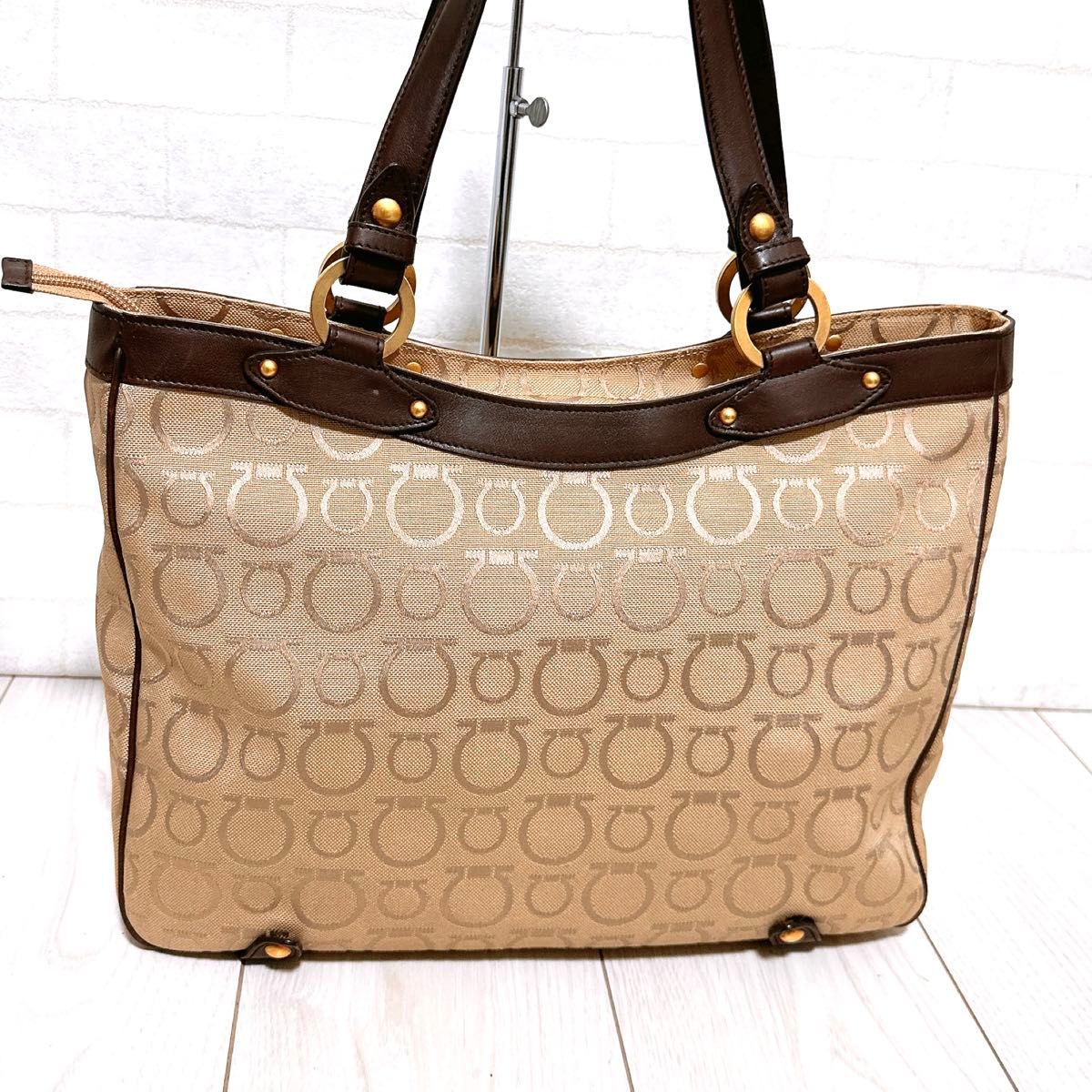 美品》Ferragamo(フェラガモ)トートバッグ|Yahoo!フリマ(旧 美品》Ferragamo(フェラガモ)トートバッグ|Yahoo!フリマ(旧