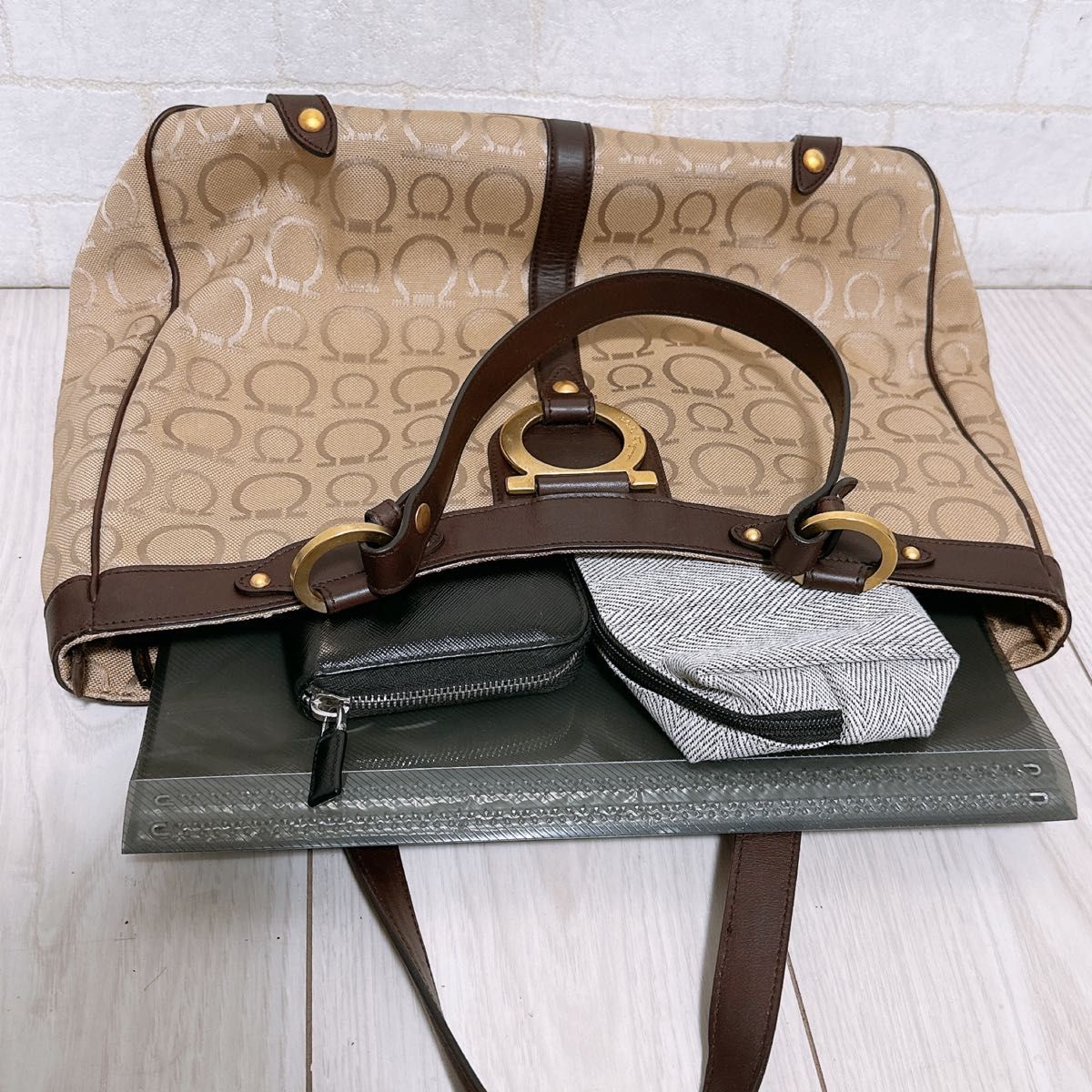 美品》Ferragamo(フェラガモ)トートバッグ|Yahoo!フリマ(旧 美品》Ferragamo(フェラガモ)トートバッグ|Yahoo!フリマ(旧
