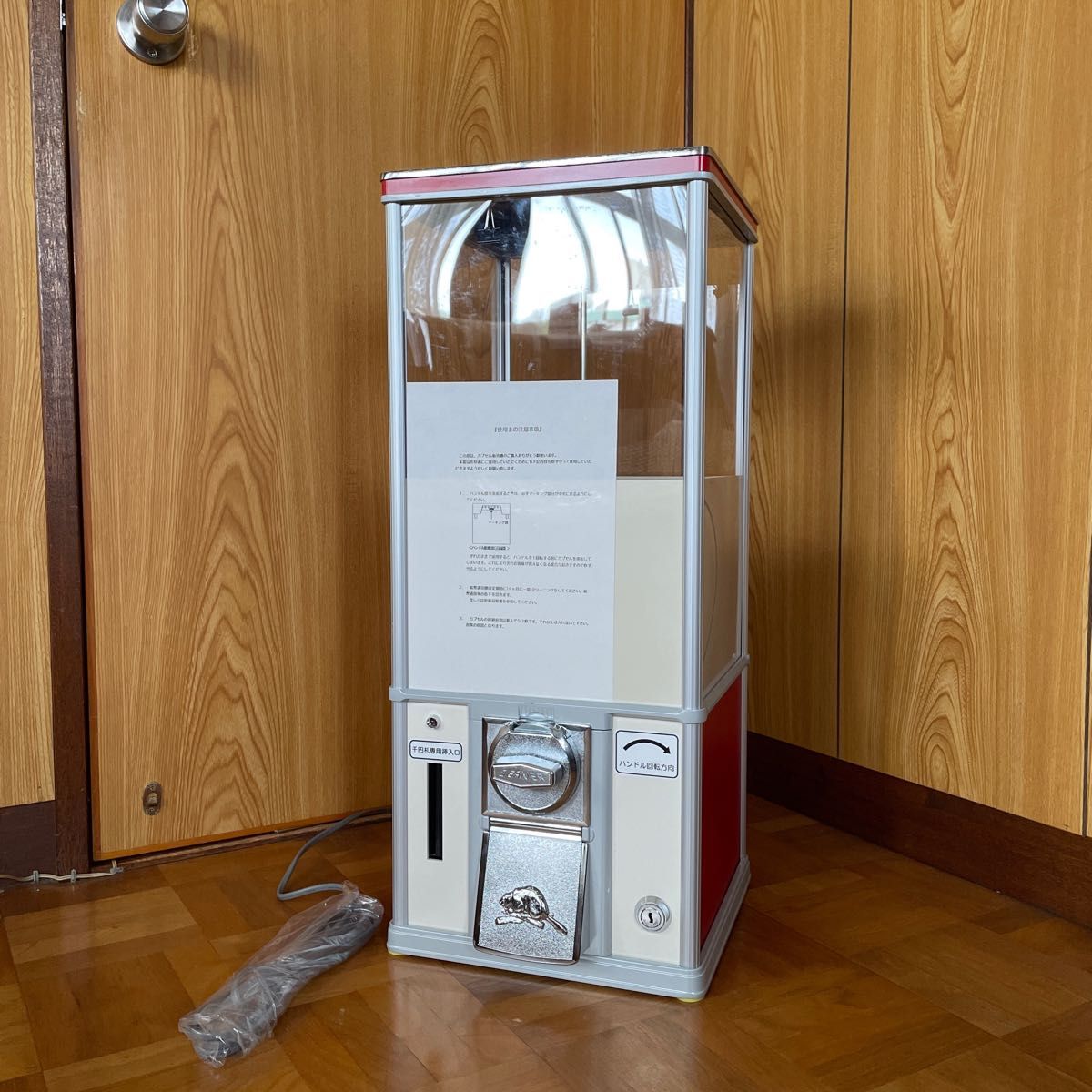 新品・通電確認済み】カプセル販売機 ビーバー55 K800 新品・通電確認済み】カプセル販売機 ビーバー55 K800