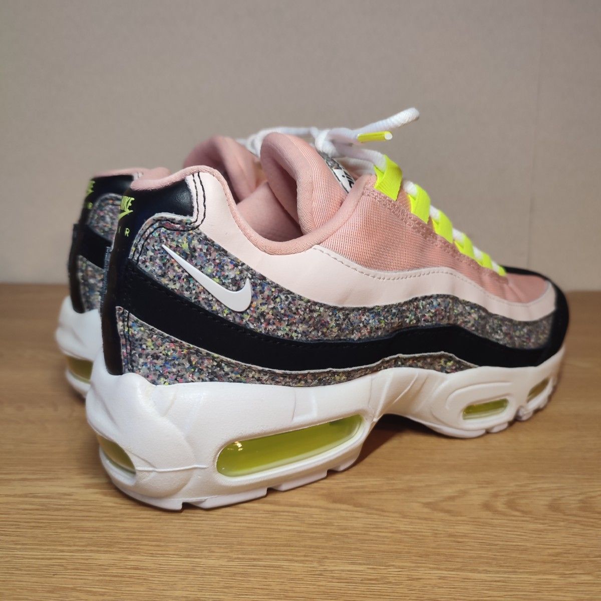極美品 大人気 NIKE AIR MAX 95 SE W24|Yahoo!フリマ(旧PayPay 極美品 大人気 NIKE AIR MAX 95 SE W24|Yahoo!フリマ(旧PayPay