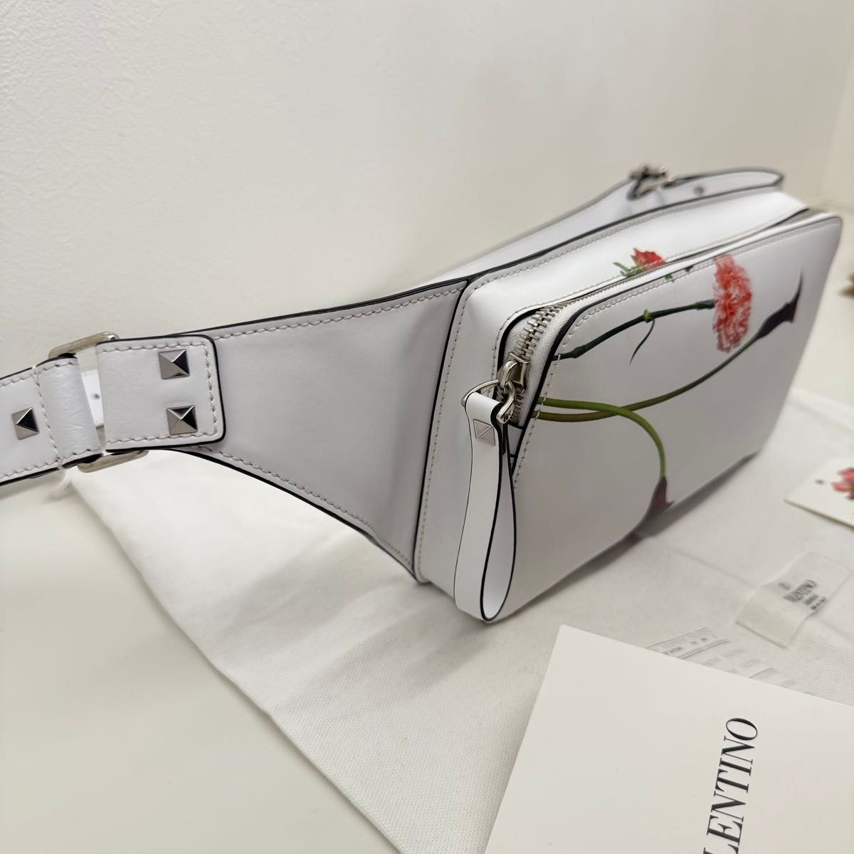 VALENTINO ヴァレンティノ ウエストバッグ ボディバッグ レザー VALENTINO ヴァレンティノ ウエストバッグ ボディバッグ レザー