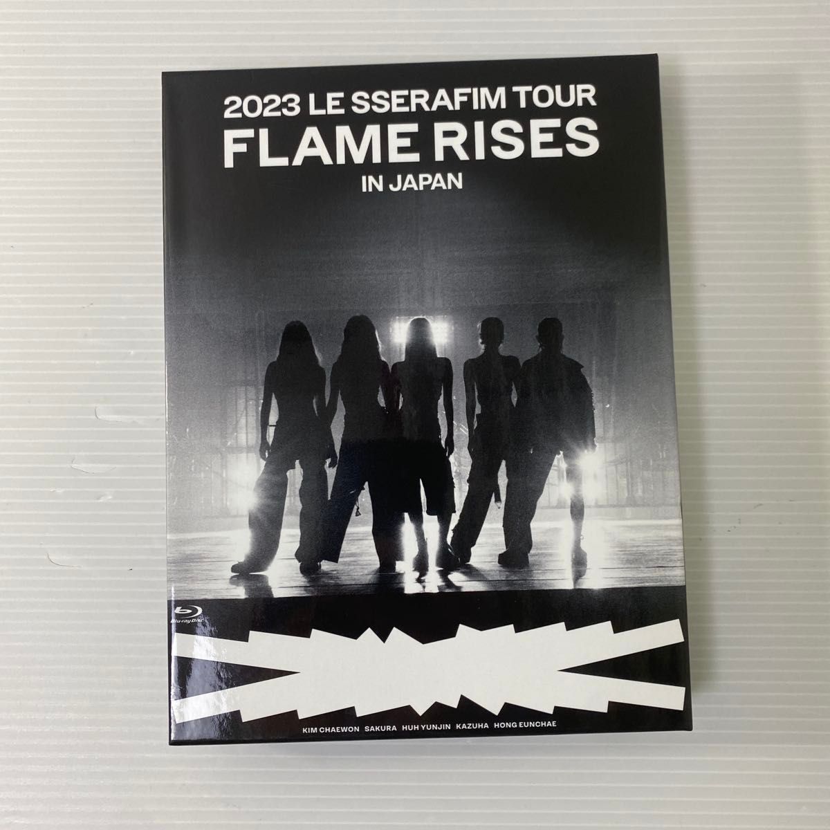 2023 LE SSERAFIM TOUR'FLAME RISES'IN JAPAN〈初回限定盤・2枚 2023 LE SSERAFIM TOUR'FLAME RISES'IN JAPAN〈初回限定盤・2枚