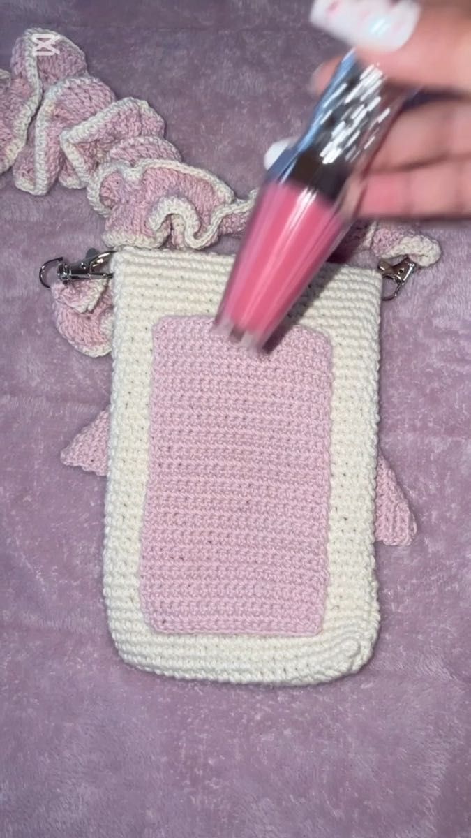 ふりふりリボンのスマホポシェット.