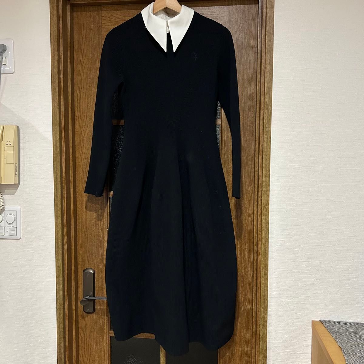 CELFORD 襟付きニットワンピース ブラック ロゴ 刺繍 2way A CELFORD 襟付きニットワンピース ブラック ロゴ 刺繍 2way A