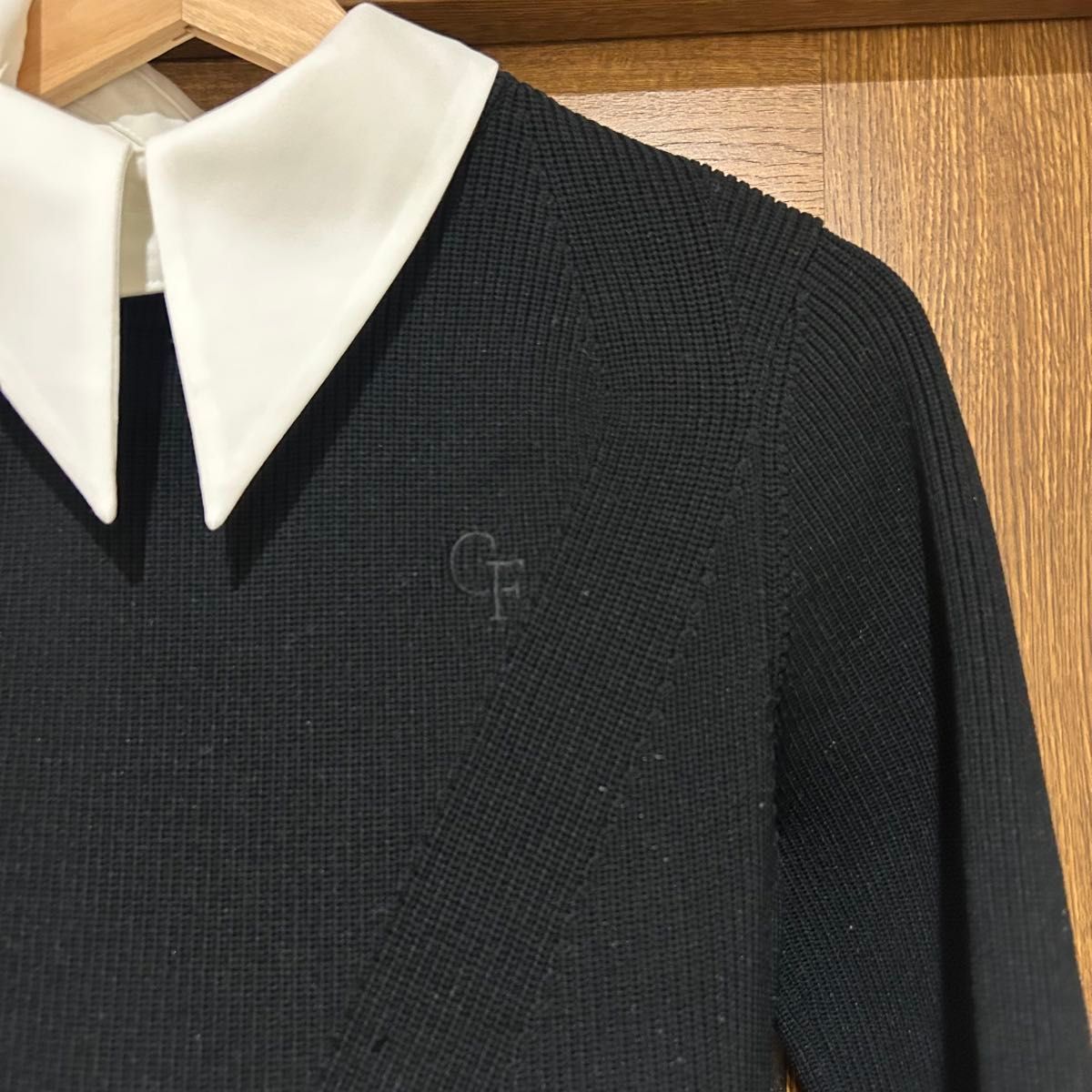 CELFORD 襟付きニットワンピース ブラック ロゴ 刺繍 2way A CELFORD 襟付きニットワンピース ブラック ロゴ 刺繍 2way A