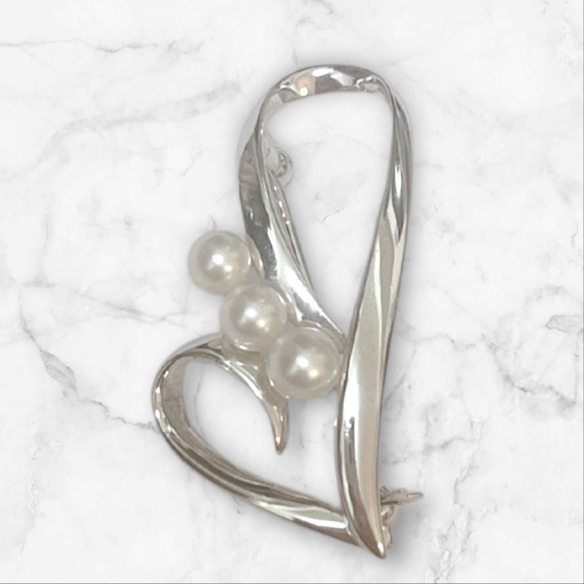 極美品】MIKIMOTO パールブローチ あこや真珠 ハート型 刻印あり 極美品】MIKIMOTO パールブローチ あこや真珠 ハート型 刻印あり