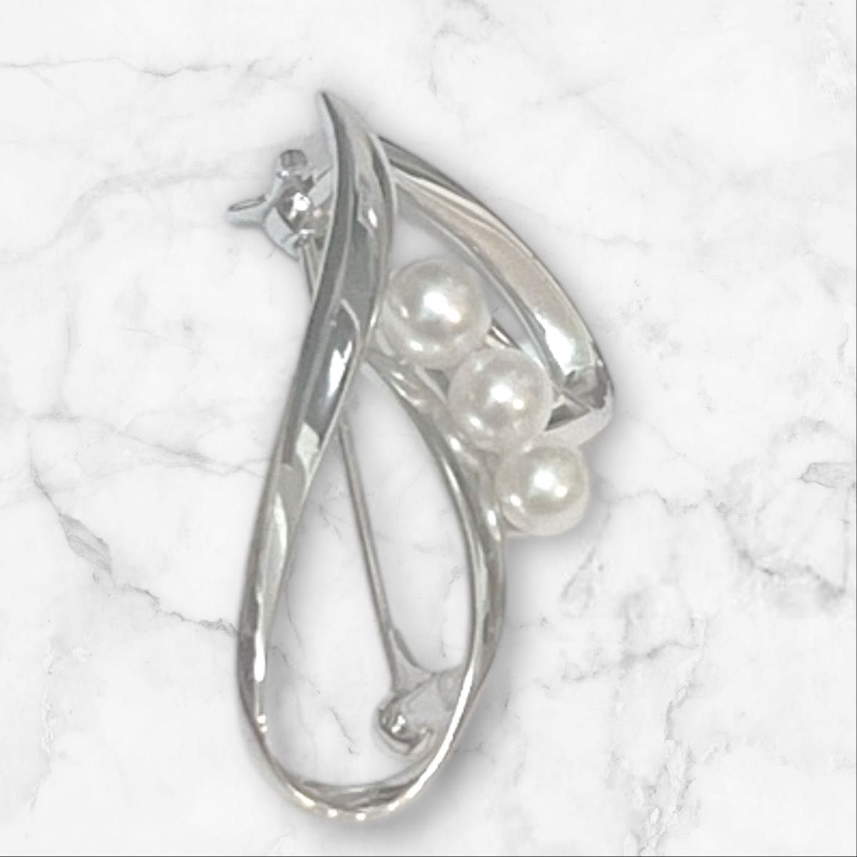 極美品】MIKIMOTO パールブローチ あこや真珠 ハート型 刻印あり 極美品】MIKIMOTO パールブローチ あこや真珠 ハート型 刻印あり