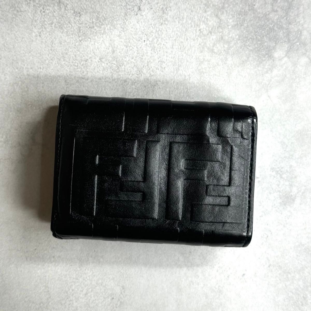 FENDI エフイズフェンディ / エンボスマイクロトリフォールド FENDI エフイズフェンディ / エンボスマイクロトリフォールド