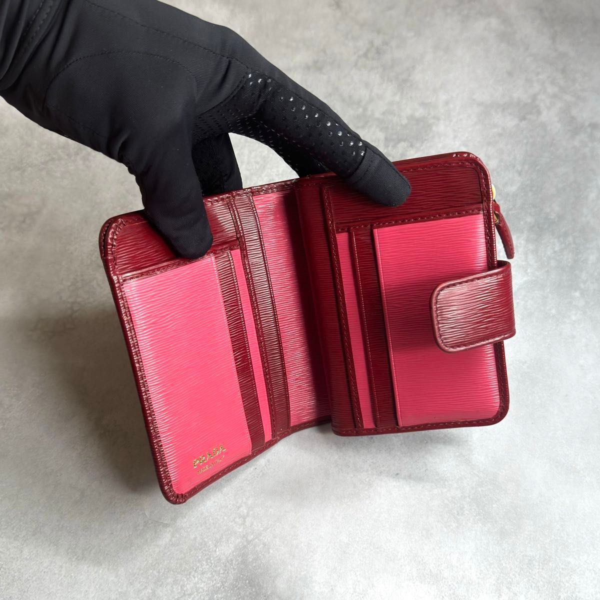 PRADA プラダ / Lジップコンパクトウォレット 二つ折り財布 PRADA プラダ / Lジップコンパクトウォレット 二つ折り財布