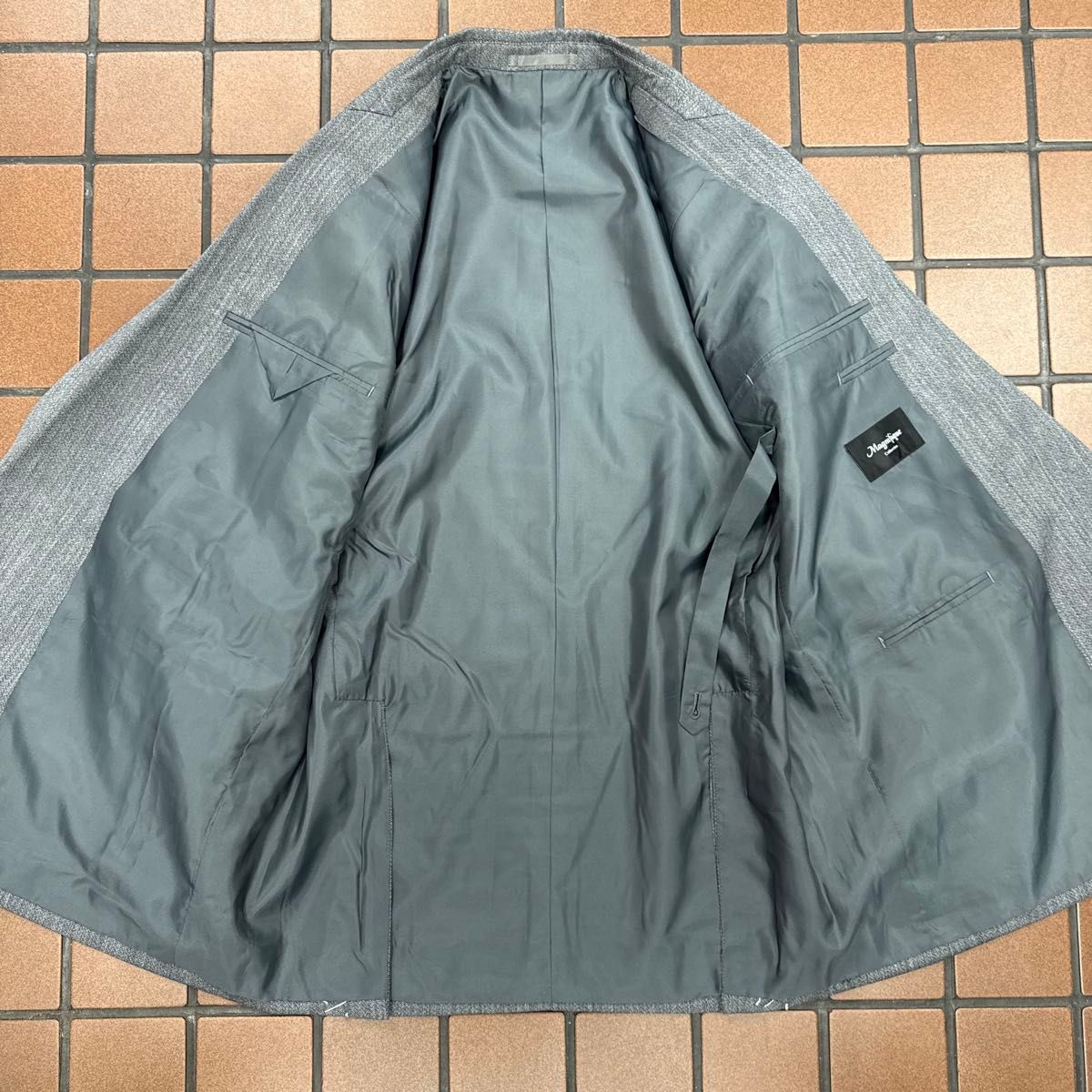 新品【サイズA6 L 希少】4Bダブルスーツ グレー系 メンズスーツ 新品【サイズA6 L 希少】4Bダブルスーツ グレー系 メンズスーツ