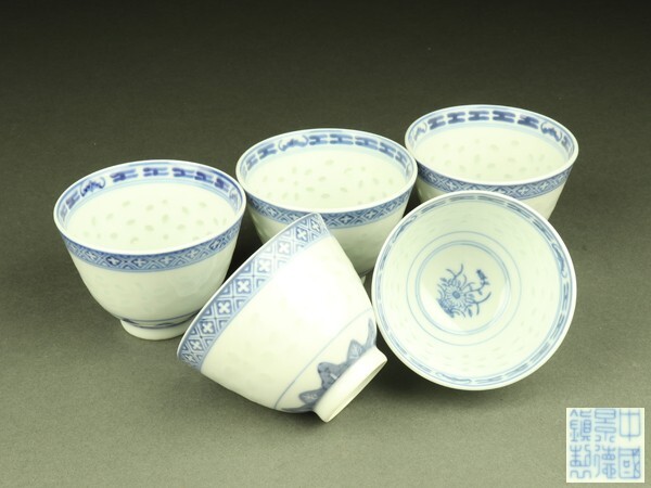 宇】DE425 唐物 中国景徳鎮製 染付蛍手 煎茶碗 五客 煎茶道具(染 宇】DE425 唐物 中国景徳鎮製 染付蛍手 煎茶碗 五客 煎茶道具(染