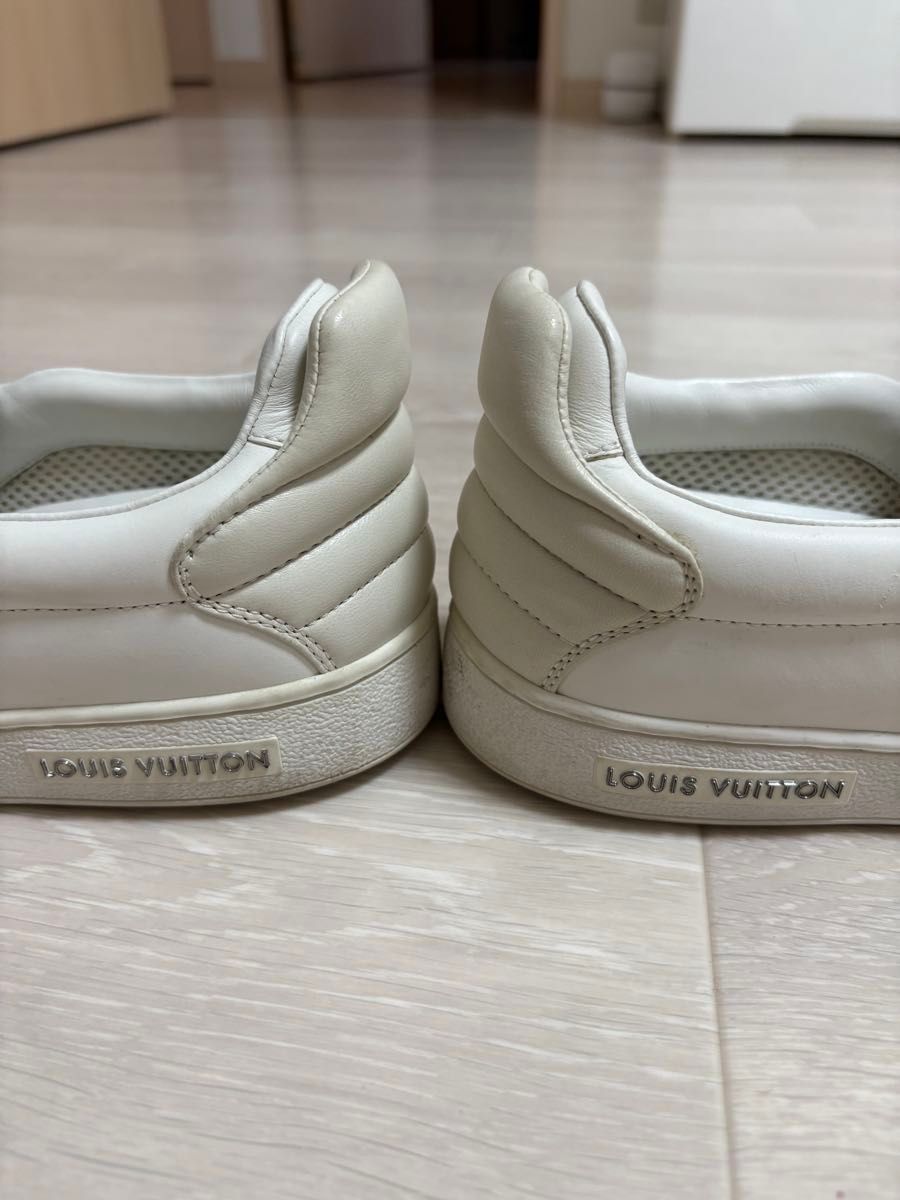 【 高級なカーフレザー♪】Louis Vuitton★スリッポン LOUIS VUITTON ホワイト スリッポンクロコ型押し極美品