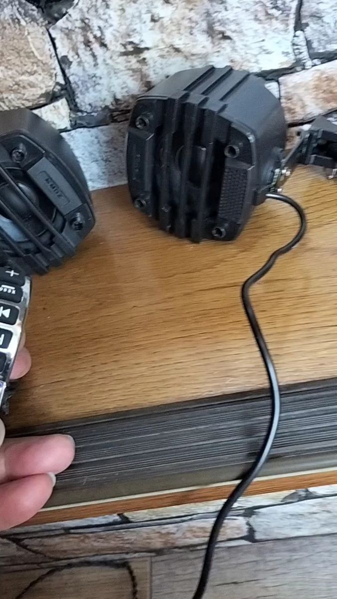 バイク用オーディオシステム TFカード ブルートゥース USB充電 エンジン音、クラクション