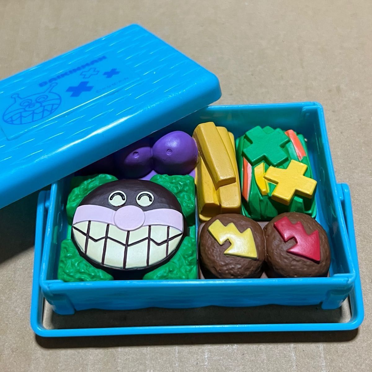 廃盤品 アンパンマン バイキンマン お弁当 パズル ピクニック 廃盤品 アンパンマン バイキンマン お弁当 パズル ピクニック