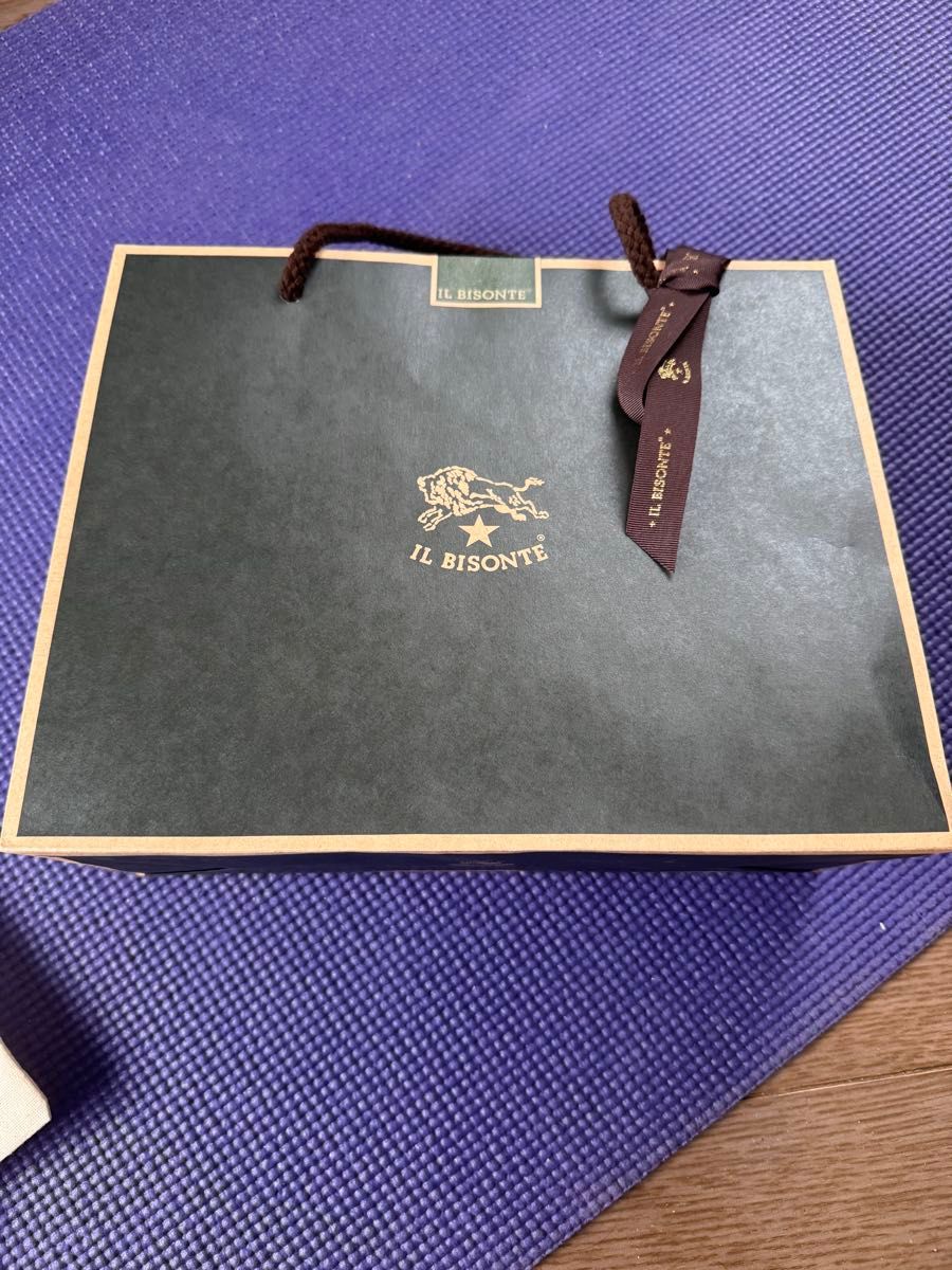 IL BISONTE イルビゾンテ レザー シボ革 クロスボディバッグ IL BISONTE イルビゾンテ レザー シボ革 クロスボディバッグ