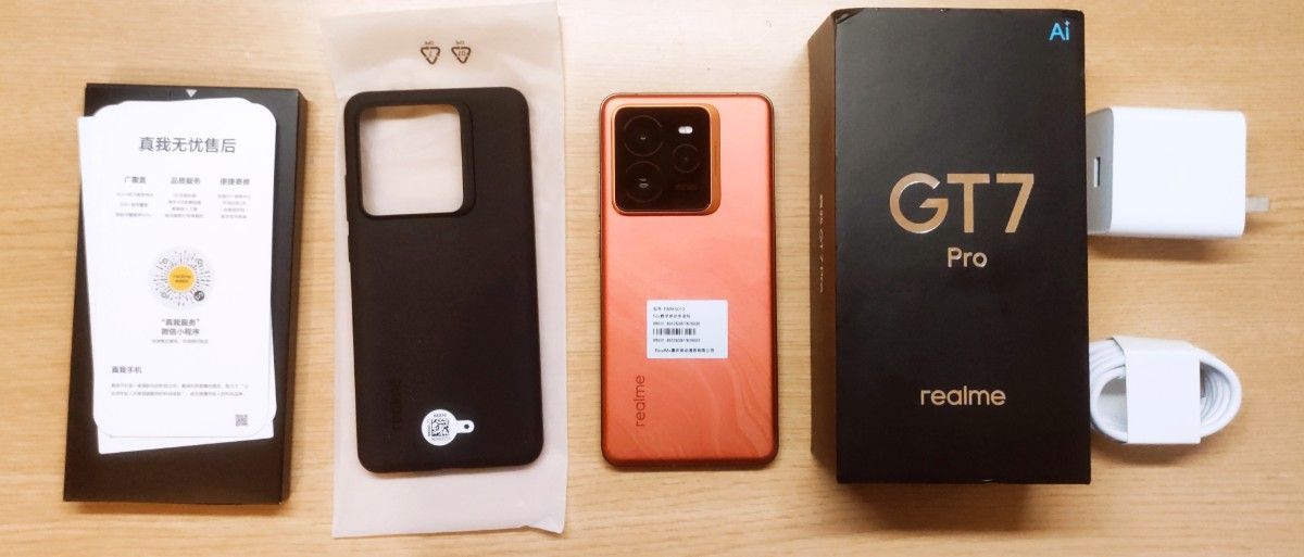 ほぼ新品 】Realme GT7 Pro 12GB/256GB 火星(オレンジ)【 保護 ほぼ新品 】Realme GT7 Pro 12GB/256GB 火星(オレンジ)【 保護