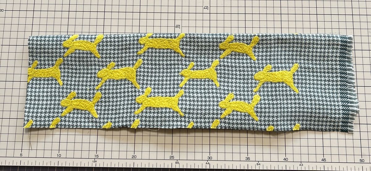 ミナペルホネン run run run うさぎ 刺繍生地 ハギレ ウサギさん ミナペルホネン run run run うさぎ 刺繍生地 ハギレ ウサギさん
