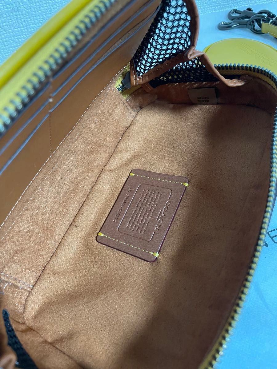 Coach チャーター スリム クロスボディ・マイクロ シグネチャー Coach チャーター スリム クロスボディ・マイクロ シグネチャー