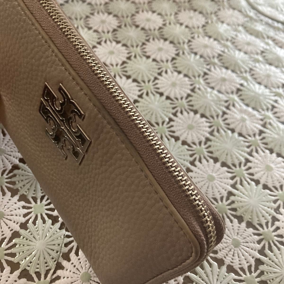 Tory Burch 長財布 ベージュ ゴールドロゴ|Yahoo!フリマ(旧 Tory Burch 長財布 ベージュ ゴールドロゴ|Yahoo!フリマ(旧