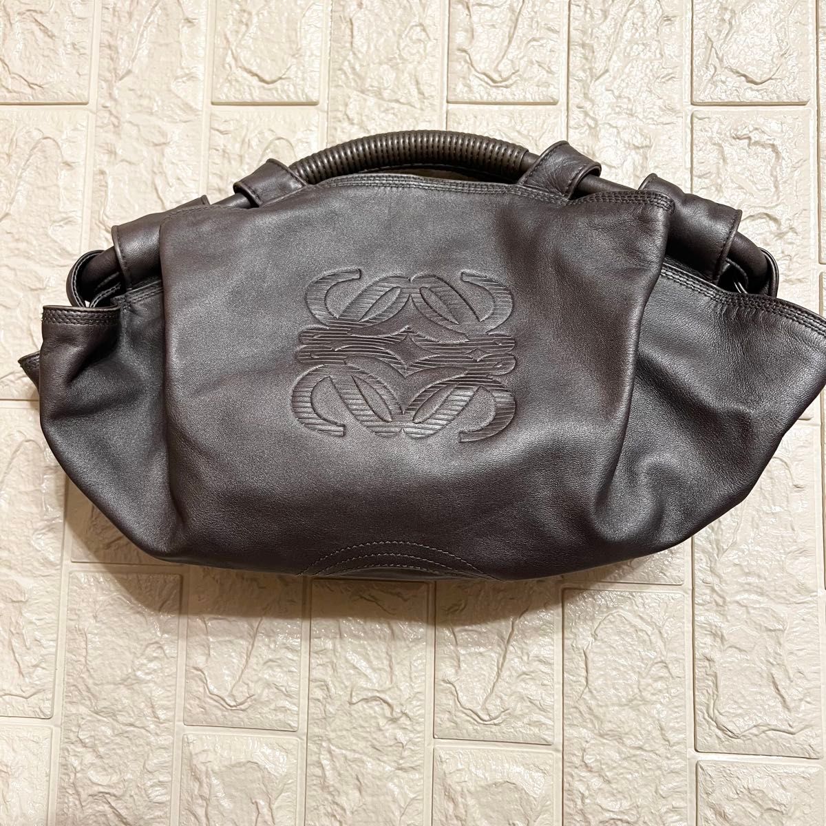 LOEWE ロエベ ナッパアイレ シルバー ハンドバッグ レザー 美品 LOEWE ロエベ ナッパアイレ シルバー ハンドバッグ レザー 美品