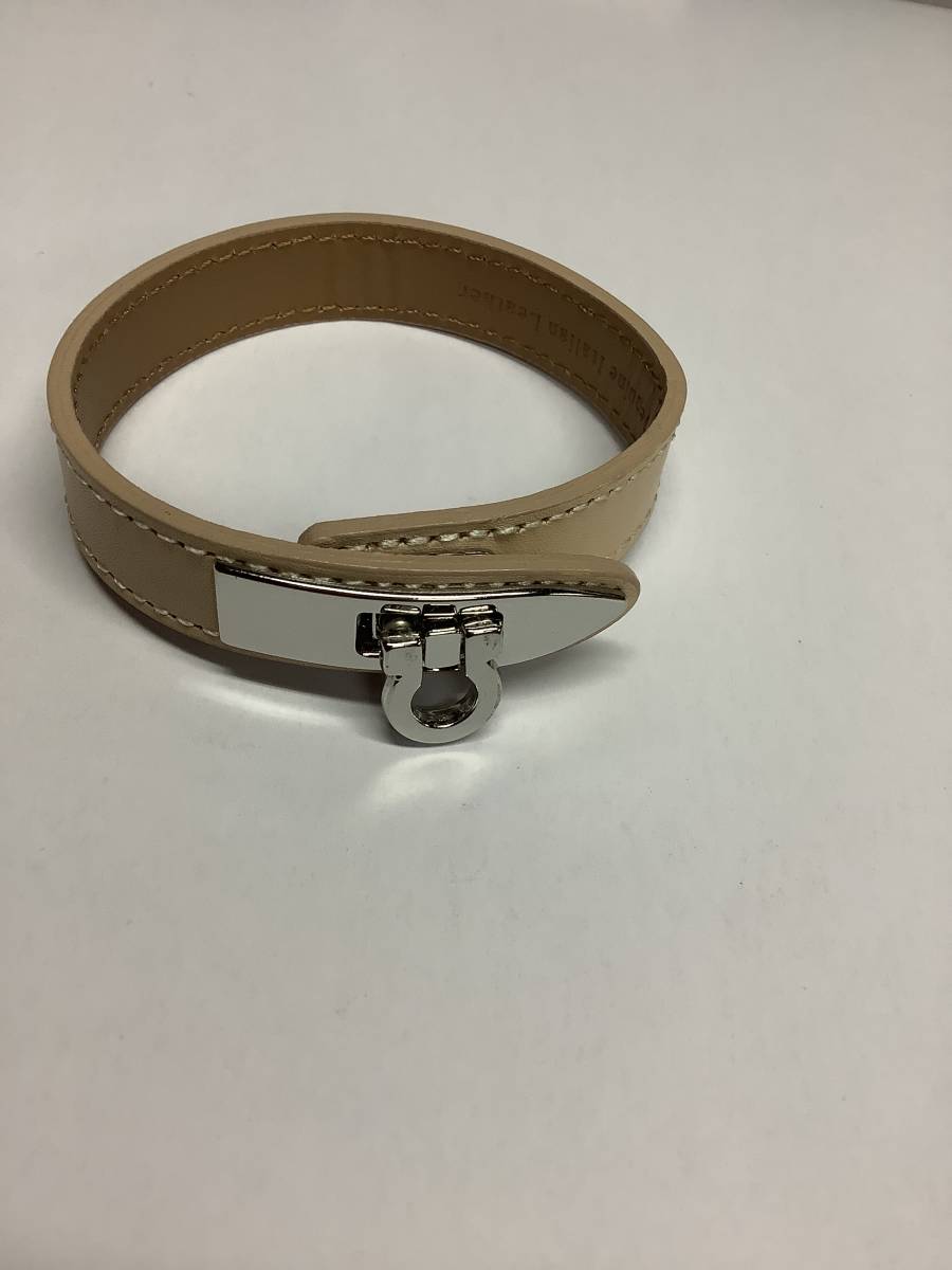 新品ワンタッチ装着のかっこいいブレスレット 牛革レザーのベージュ色スッキリタイプ お買い得処分 新品ワンタッチ装着のかっこいいブレスレット 牛革レザーのベージュ色スッキリタイプ お買い得処分