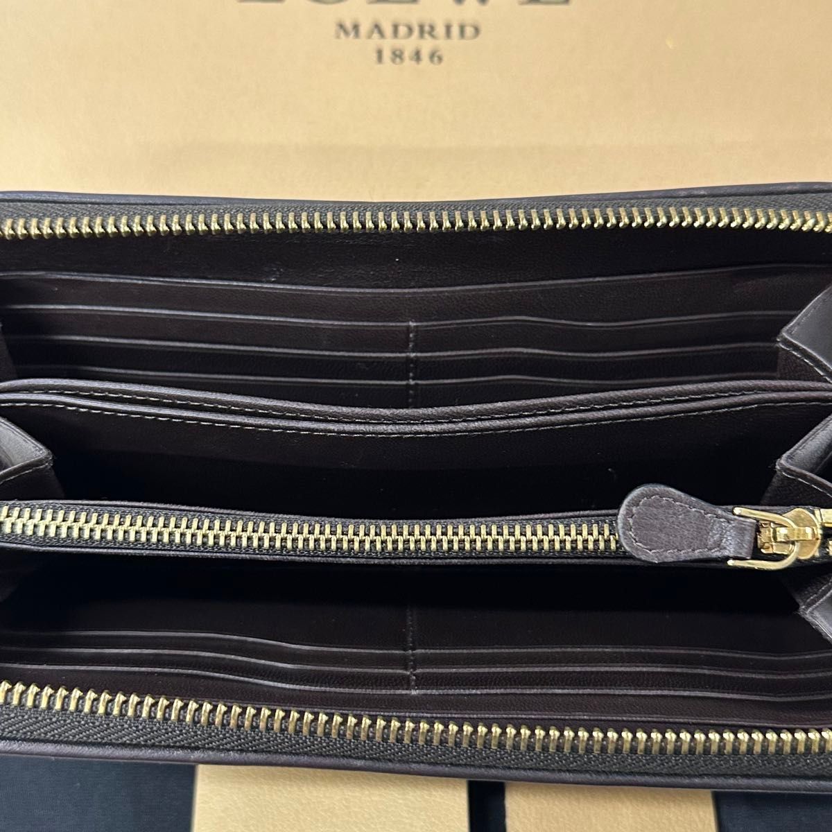 新品同様 ロエベ LOEWE 財布 長財布 アマソナ カデナ ラウンド 新品同様 ロエベ LOEWE 財布 長財布 アマソナ カデナ ラウンド