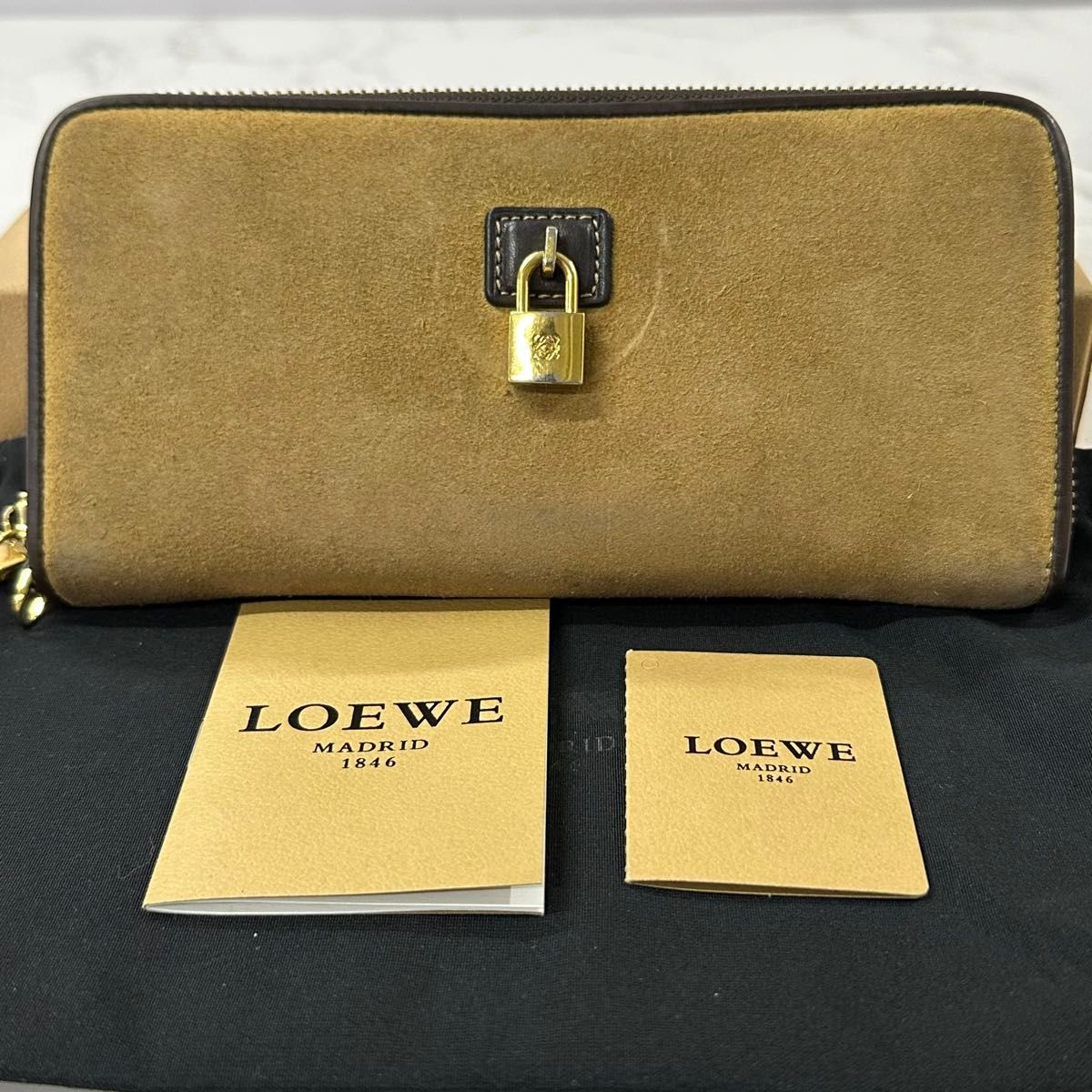 新品同様 ロエベ LOEWE 財布 長財布 アマソナ カデナ ラウンド 新品同様 ロエベ LOEWE 財布 長財布 アマソナ カデナ ラウンド