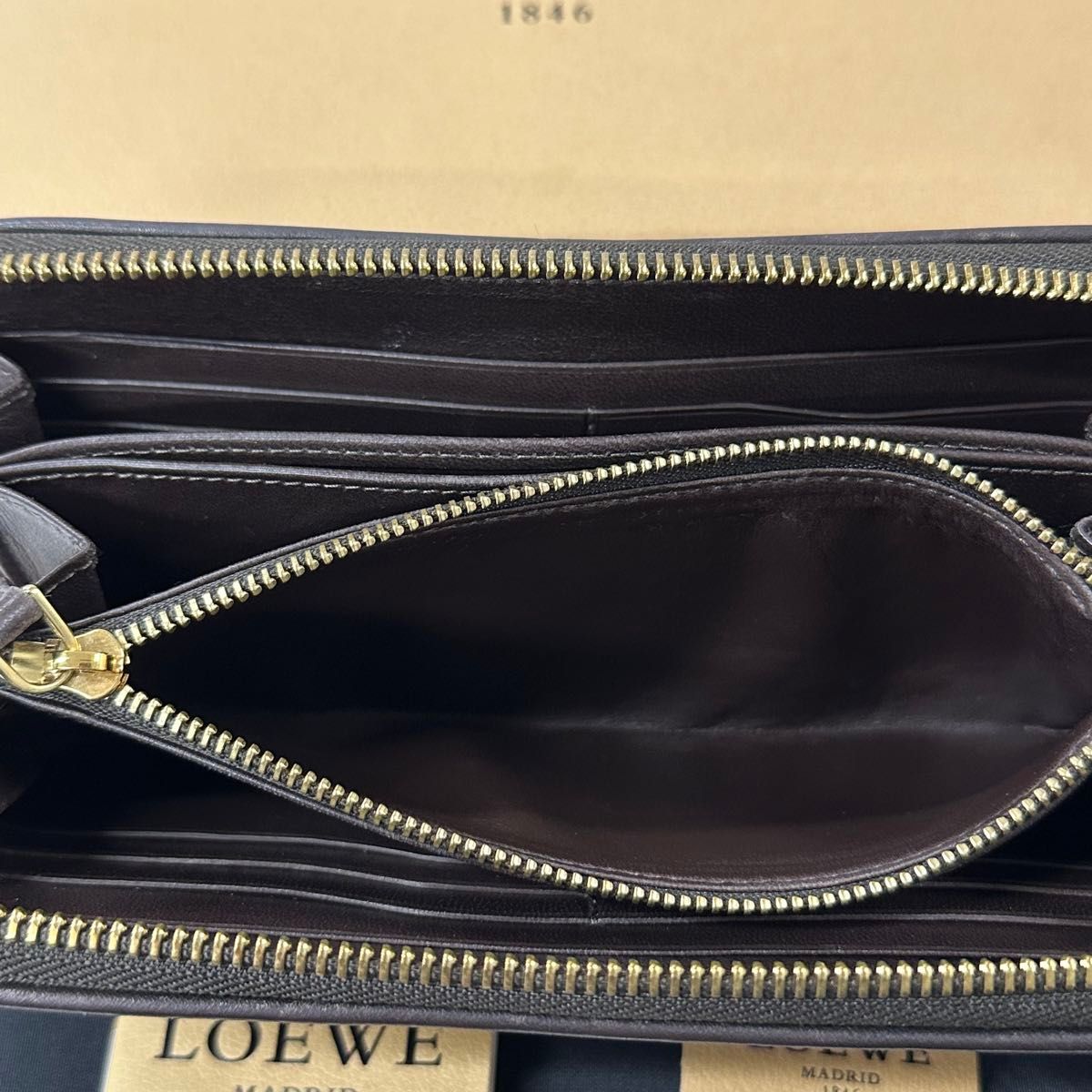 新品同様 ロエベ LOEWE 財布 長財布 アマソナ カデナ ラウンド 新品同様 ロエベ LOEWE 財布 長財布 アマソナ カデナ ラウンド