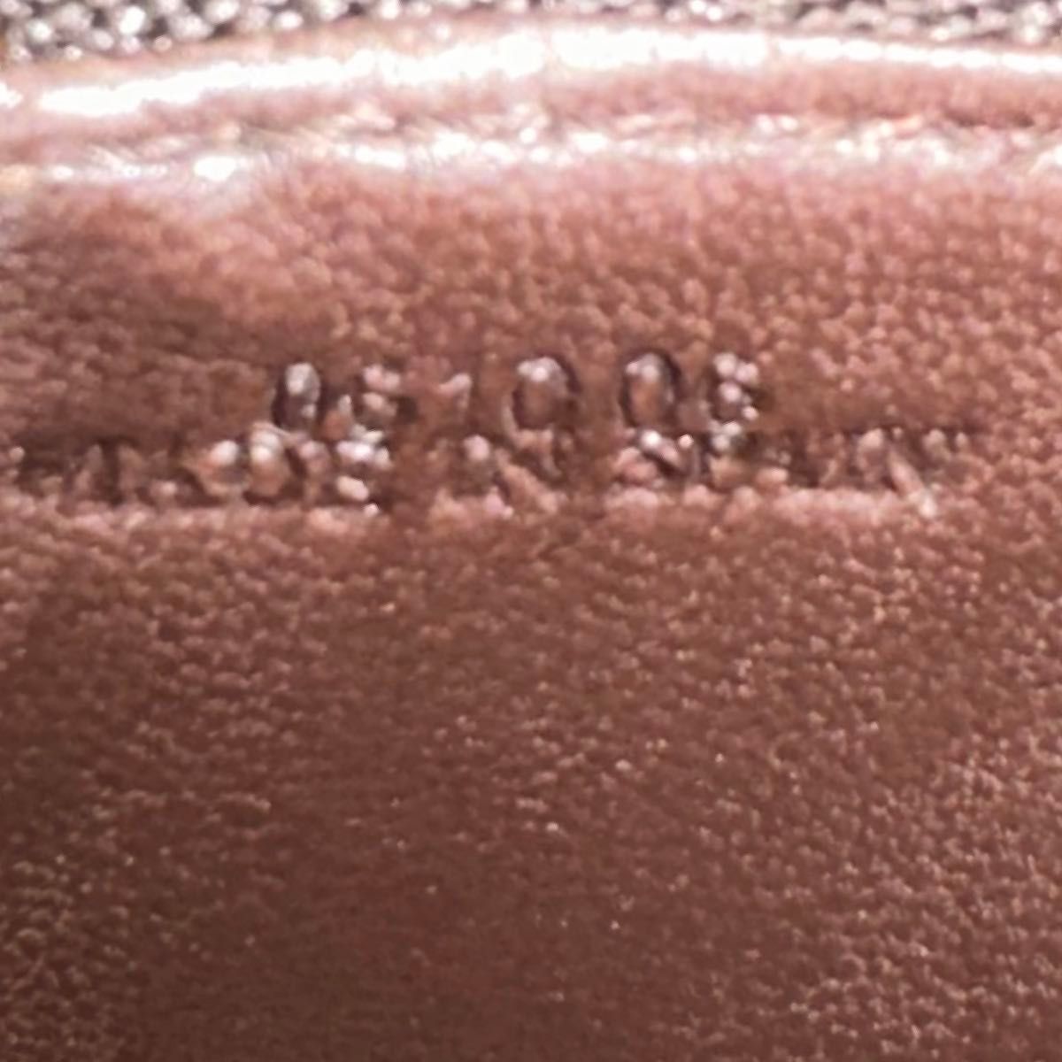 新品同様 ロエベ LOEWE 財布 長財布 アマソナ カデナ ラウンド 新品同様 ロエベ LOEWE 財布 長財布 アマソナ カデナ ラウンド