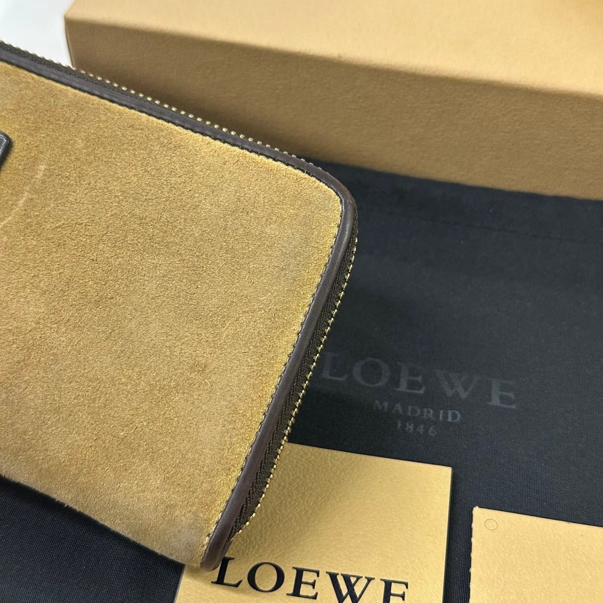 新品同様 ロエベ LOEWE 財布 長財布 アマソナ カデナ ラウンド 新品同様 ロエベ LOEWE 財布 長財布 アマソナ カデナ ラウンド