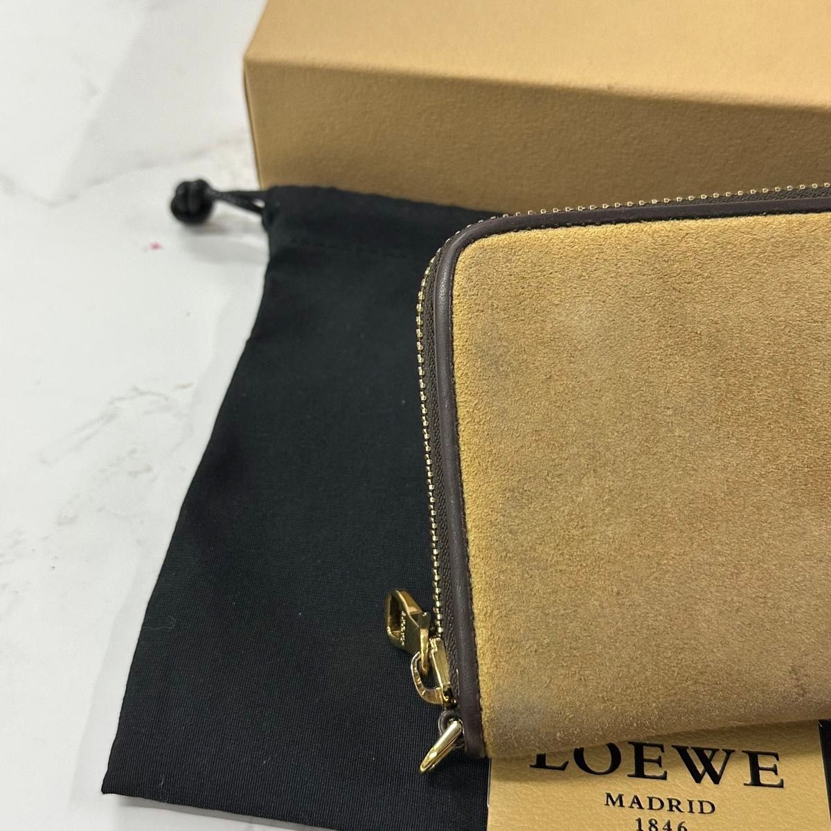 新品同様 ロエベ LOEWE 財布 長財布 アマソナ カデナ ラウンド 新品同様 ロエベ LOEWE 財布 長財布 アマソナ カデナ ラウンド