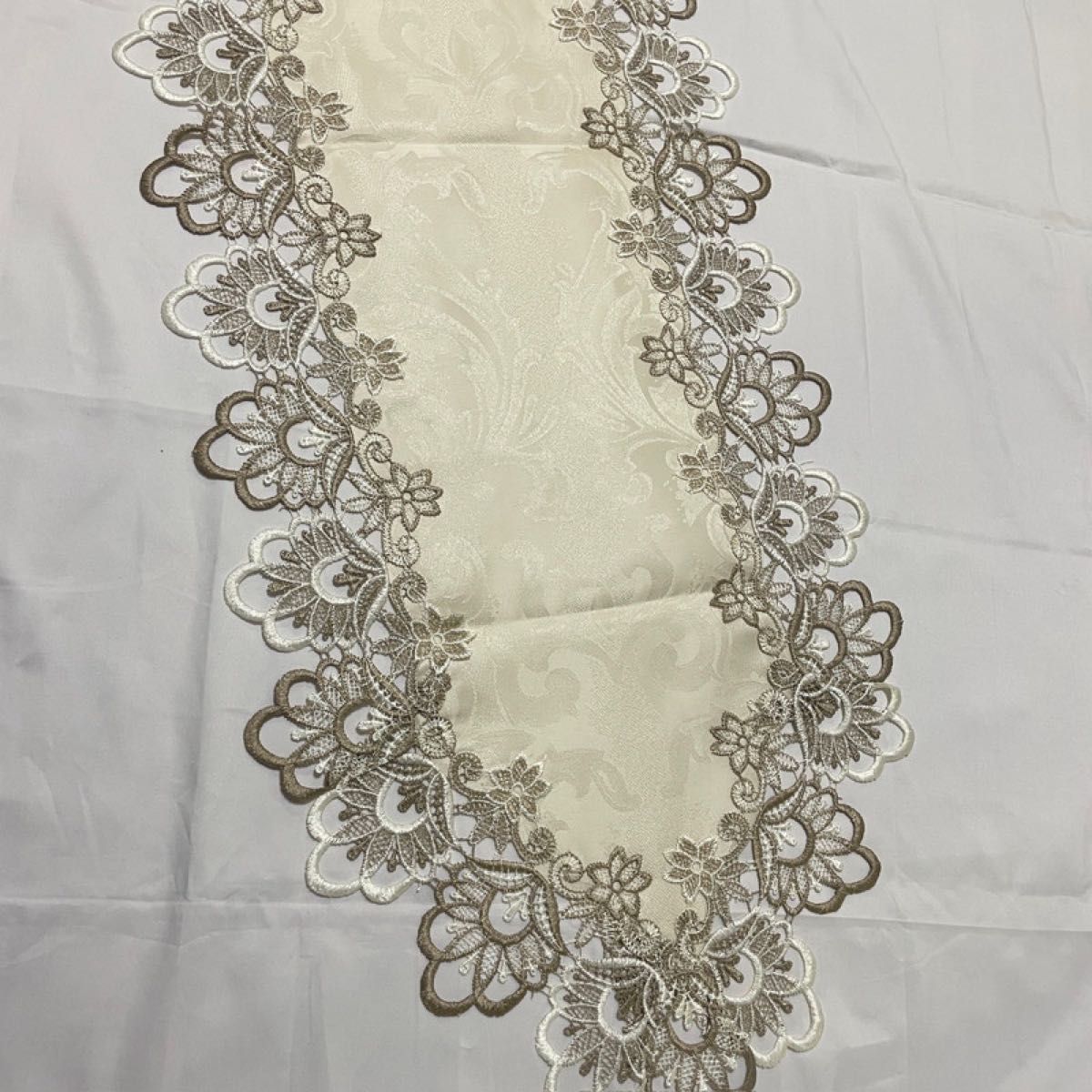 テーブルランナー 【40cm×140cm】刺繍 レース タッセル 高級感 テーブルランナー 【40cm×140cm】刺繍 レース タッセル 高級感