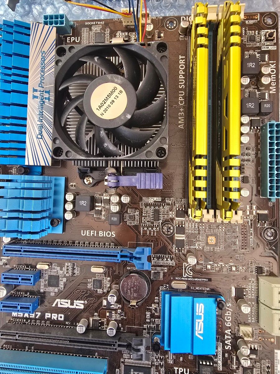 FX-8120 (8コア) プロセッサー +マザーボードASUS M5A97 PRO+ FX-8120 (8コア) プロセッサー +マザーボードASUS M5A97 PRO+
