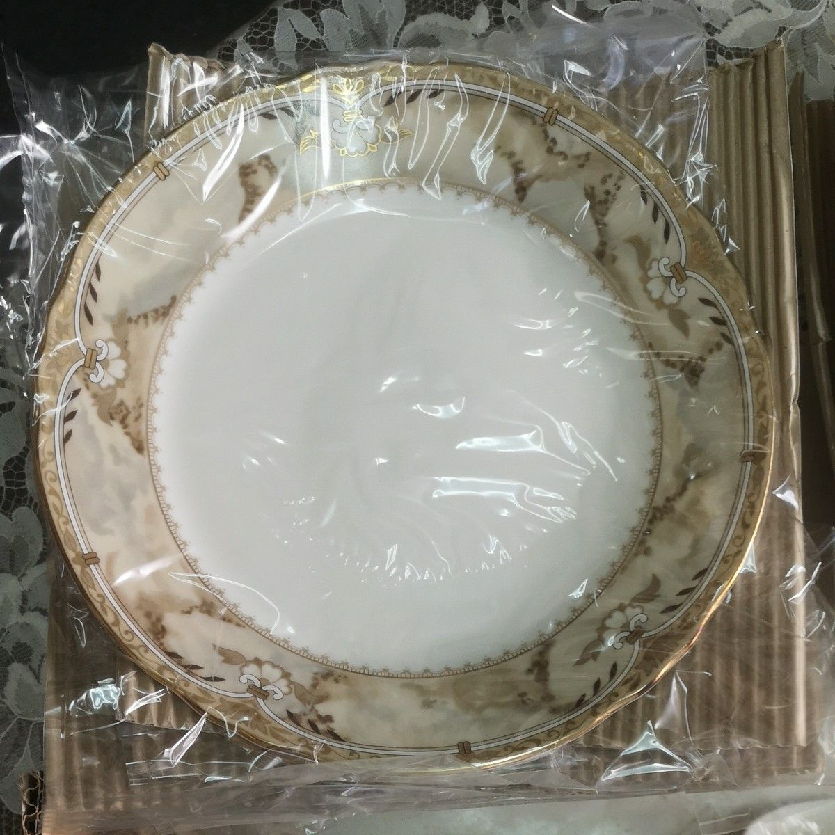 NARUMI China 新品 食器セット 26点 小中大皿 カップ ソーサー NARUMI China 新品 食器セット 26点 小中大皿 カップ ソーサー