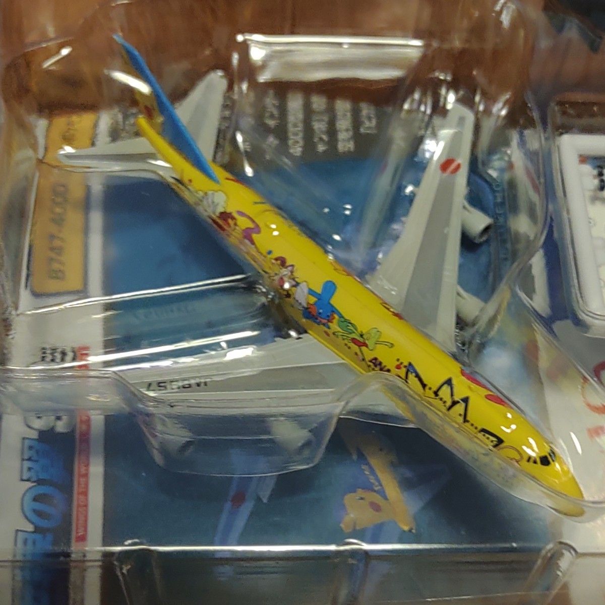 タカラ 1/700 B747-400D ANA ポケモンジェット お花ジャンボ 4 タカラ 1/700 B747-400D ANA ポケモンジェット お花ジャンボ 4
