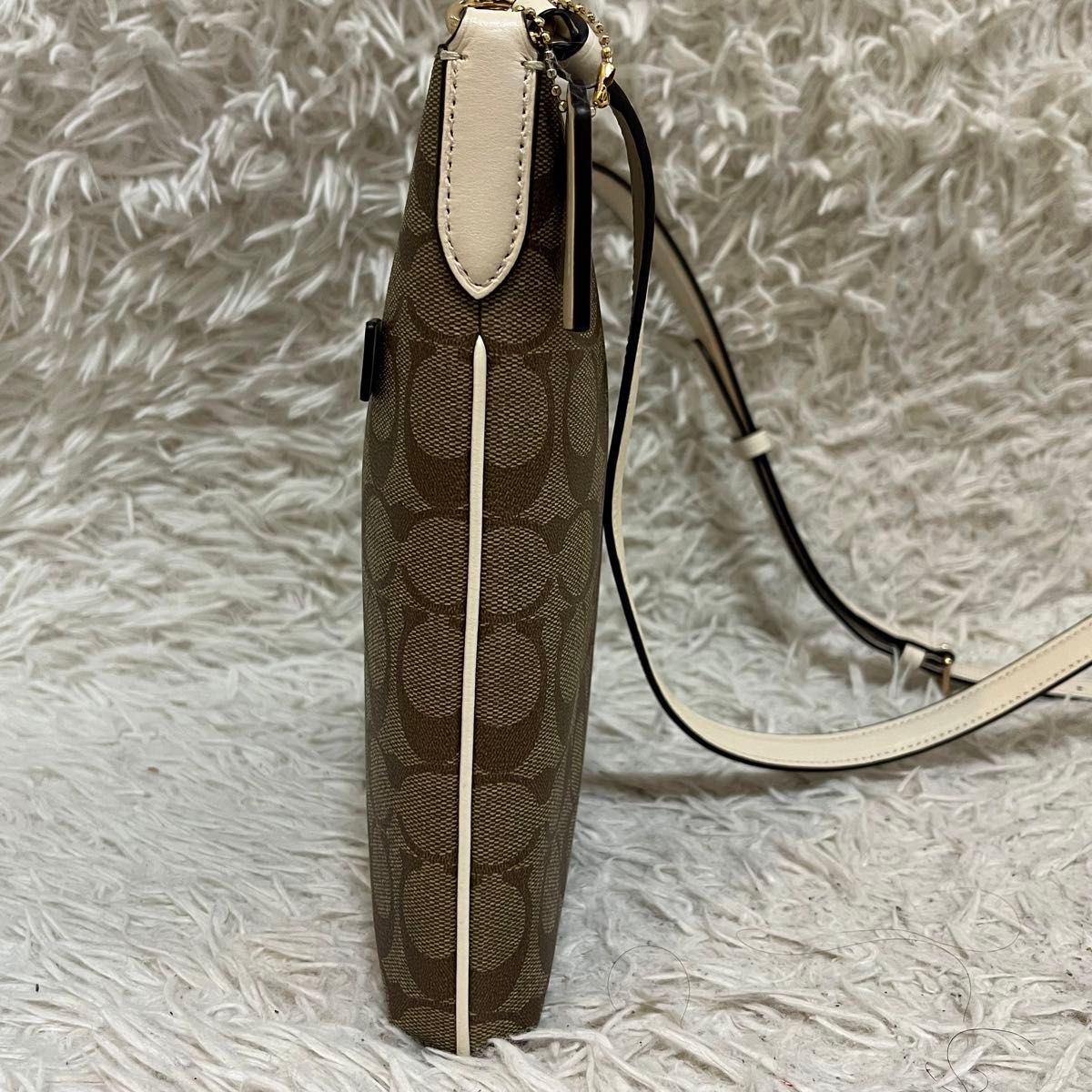 極美品 未使用級 COACH コーチ ショルダーバッグ サコッシュ 極美品 未使用級 COACH コーチ ショルダーバッグ サコッシュ
