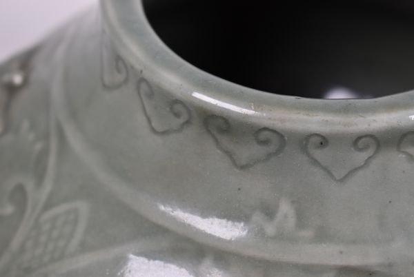 中国美術 龍泉窯 刻花紋獣面双耳花瓶 青磁 花器 花生 花入 唐物 中国美術 龍泉窯 刻花紋獣面双耳花瓶 青磁 花器 花生 花入 唐物