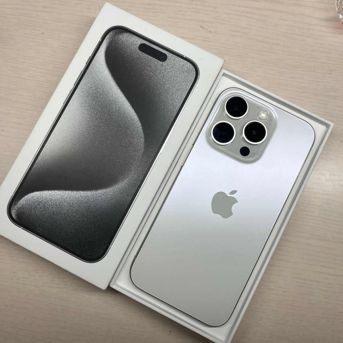 iPhone15 Pro 128GB SIMフリー バッテリー最大容量100% 画面割れ iPhone15 Pro 128GB SIMフリー バッテリー最大容量100% 画面割れ